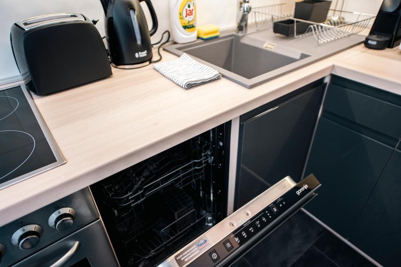 Ferienwohnung Anavrin Apartman Free Parking Pécs Exterior foto