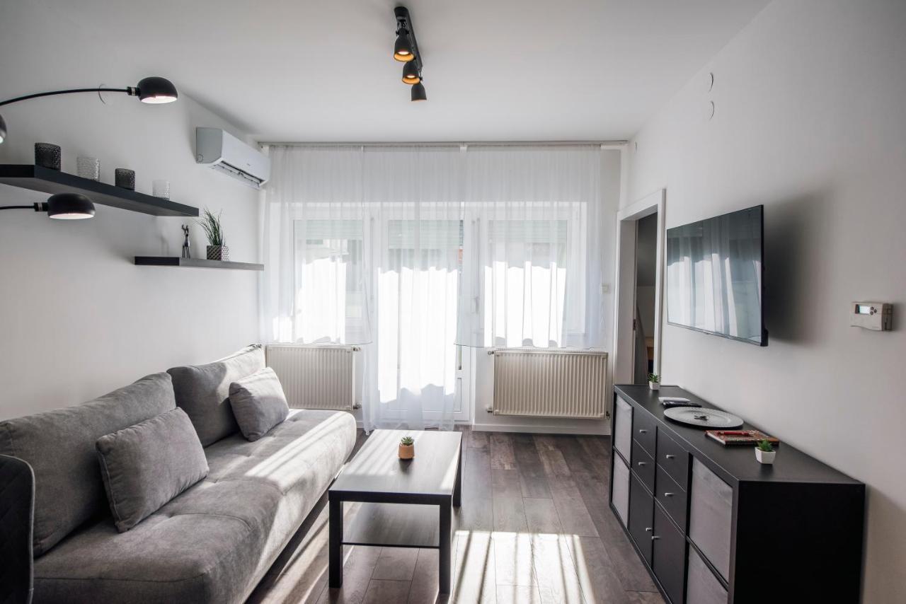 Ferienwohnung Anavrin Apartman Free Parking Pécs Exterior foto
