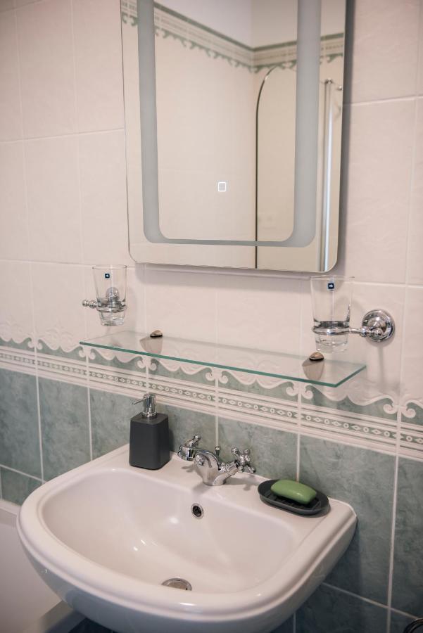 Ferienwohnung Anavrin Apartman Free Parking Pécs Exterior foto