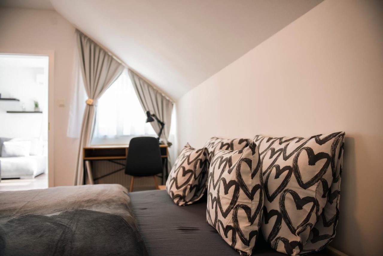 Ferienwohnung Anavrin Apartman Free Parking Pécs Exterior foto