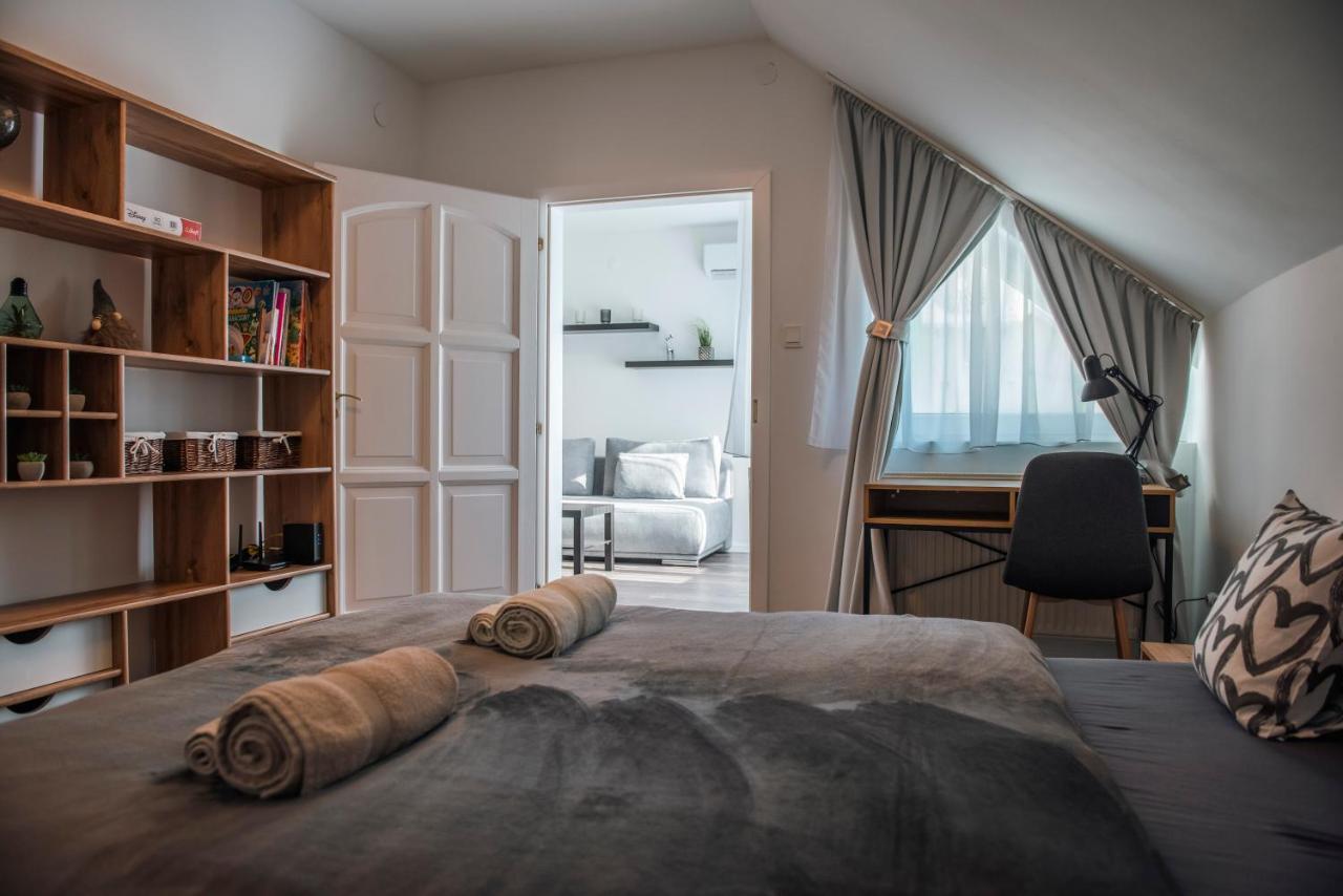 Ferienwohnung Anavrin Apartman Free Parking Pécs Exterior foto