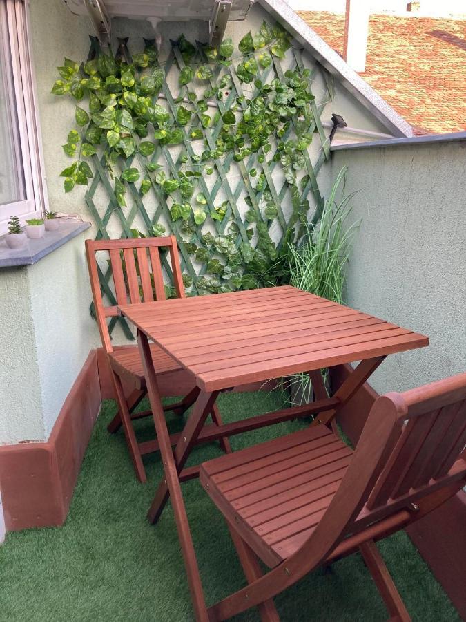 Ferienwohnung Anavrin Apartman Free Parking Pécs Exterior foto