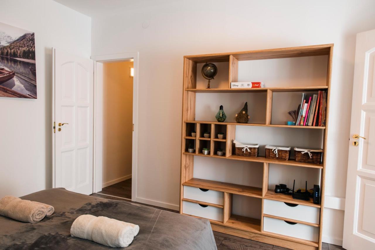 Ferienwohnung Anavrin Apartman Free Parking Pécs Exterior foto