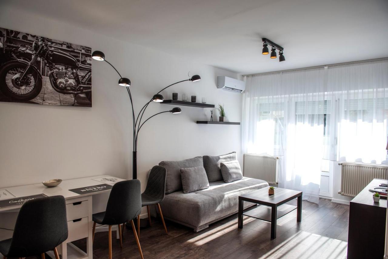 Ferienwohnung Anavrin Apartman Free Parking Pécs Exterior foto