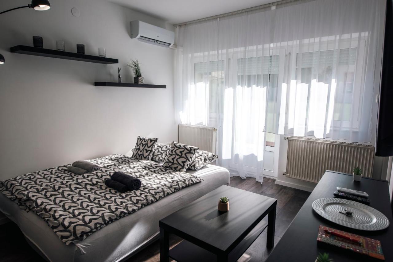 Ferienwohnung Anavrin Apartman Free Parking Pécs Exterior foto